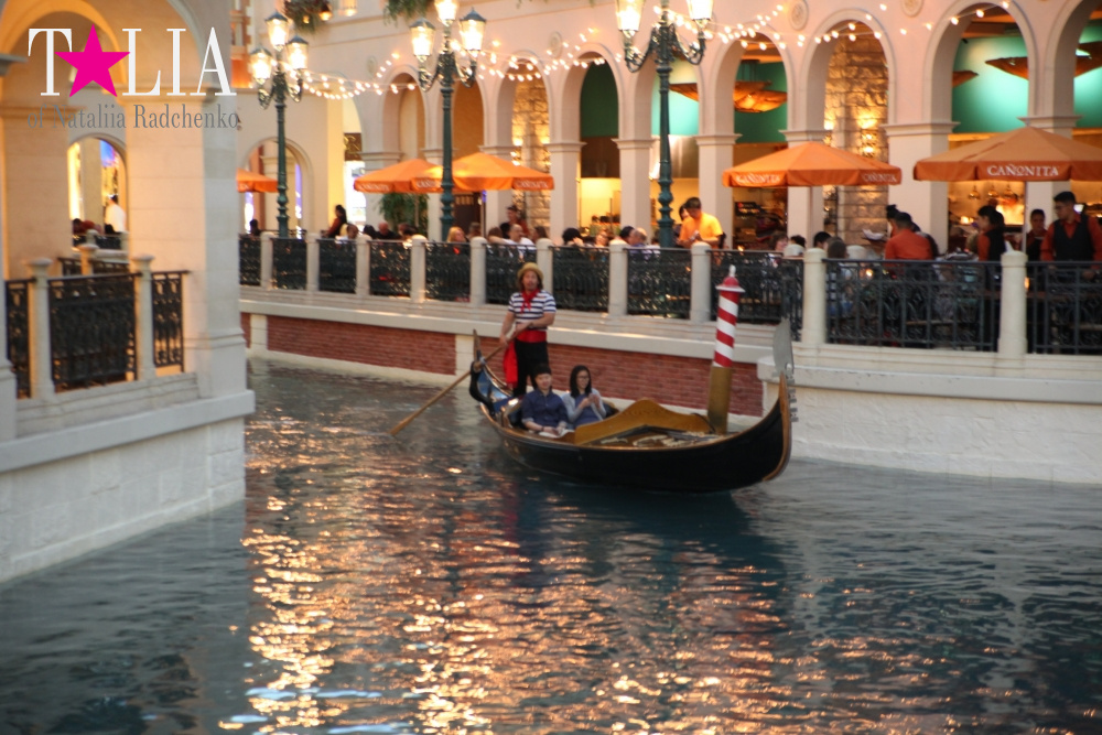 Каналы Венеции в отеле The Venetian в Лас Вегасе, Невада, США